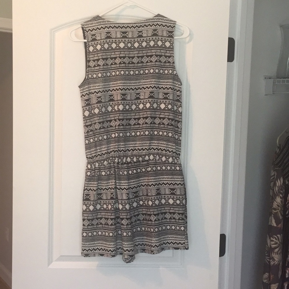 Romper - Picture 3 of 4